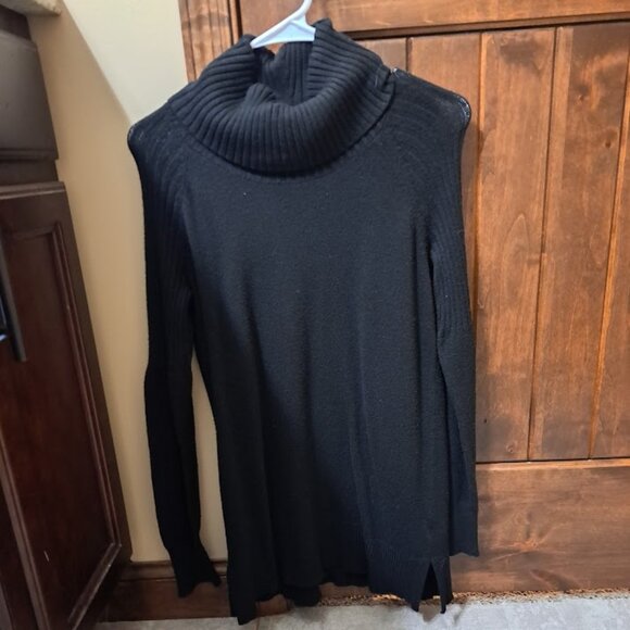Black turtleneck - Picture 1 of 1
